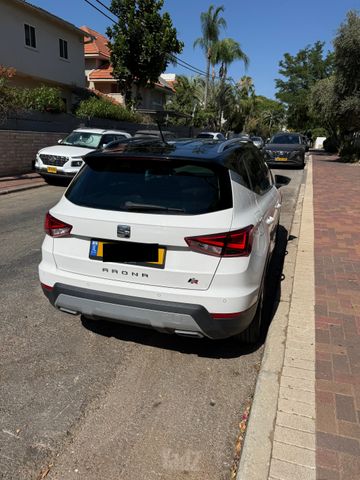 סיאט ארונה