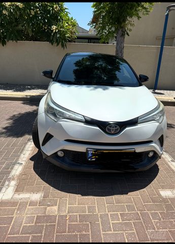 מודעת רכב טויוטה C-HR