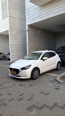 מודעת רכב מאזדה 2