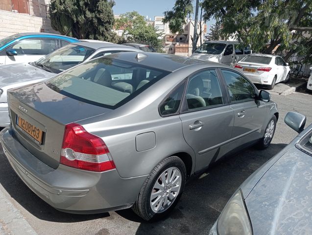 וולוו S40