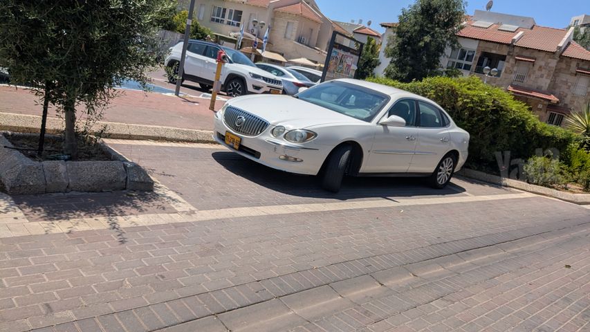 מודעת רכב ביואיק לה-קרוס