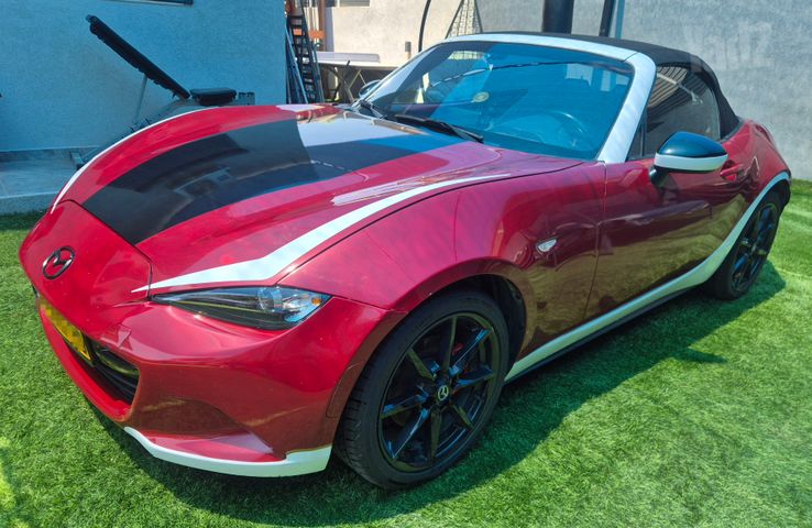 מודעת רכב מאזדה MX-5