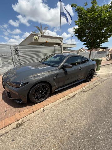 ב מ וו M4