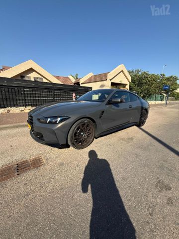 ב מ וו M4