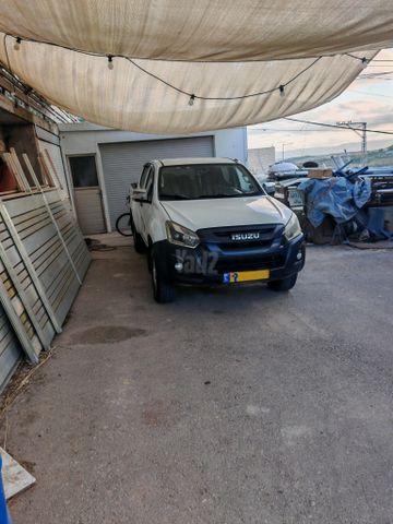 איסוזו די-מקס