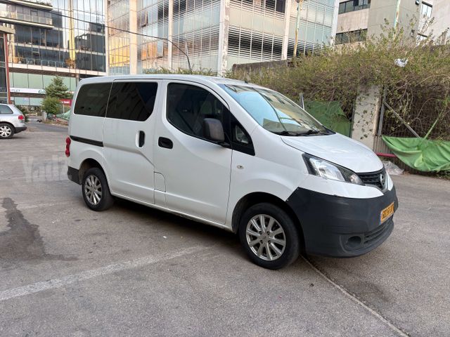 ניסאן NV200