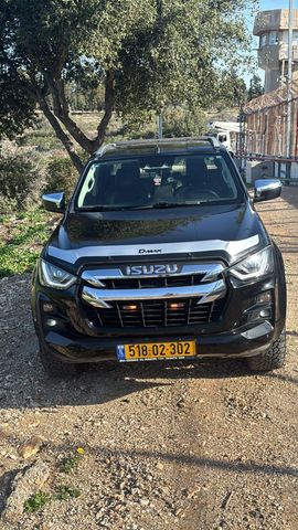 איסוזו די-מקס