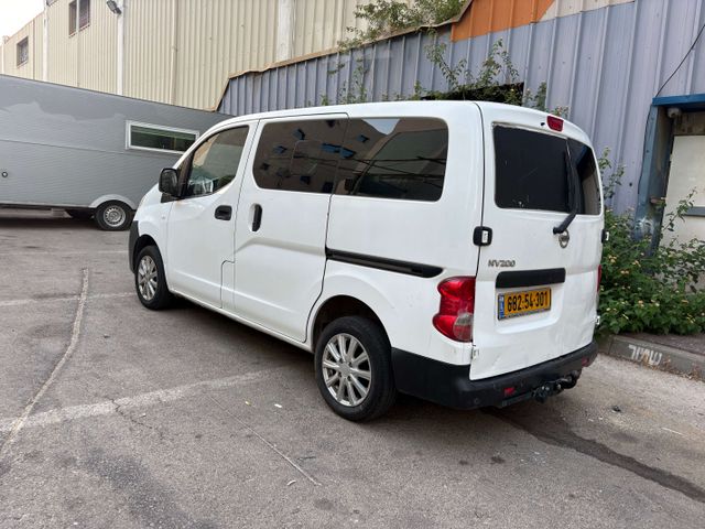 ניסאן NV200