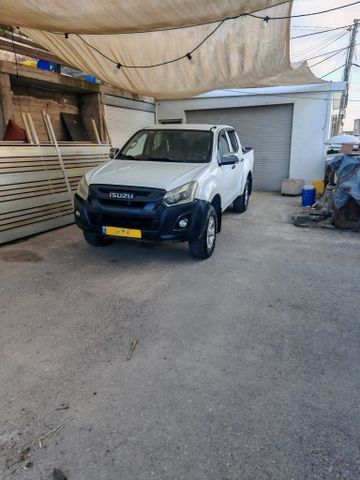 איסוזו די-מקס