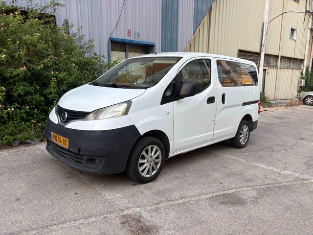 ניסאן NV200