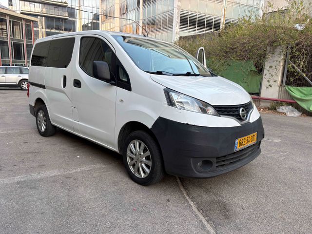 ניסאן NV200