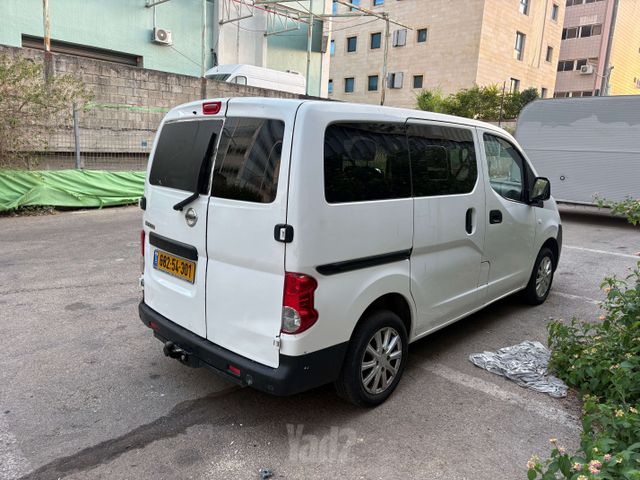 ניסאן NV200