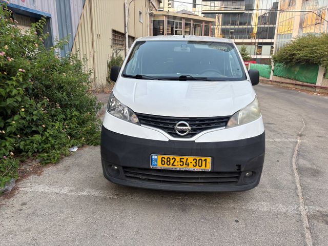 ניסאן NV200