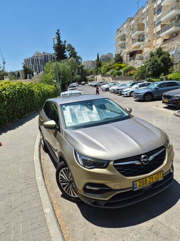 אופל קרוסלנד X