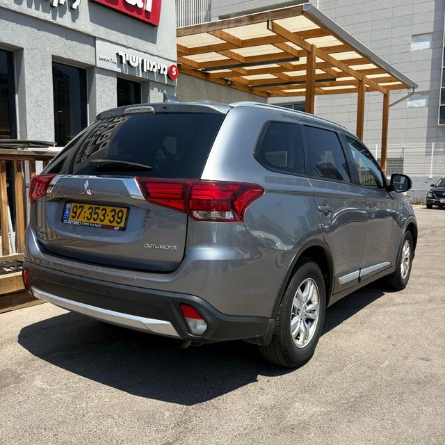 מיצובישי אאוטלנדר