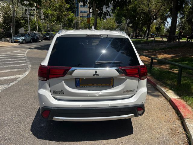מיצובישי אאוטלנדר