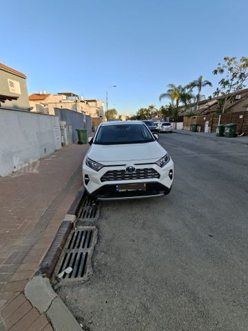 טויוטה RAV4