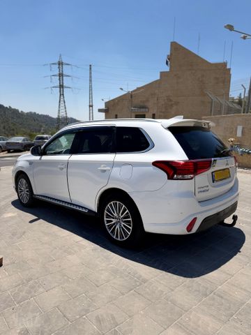 מיצובישי אאוטלנדר