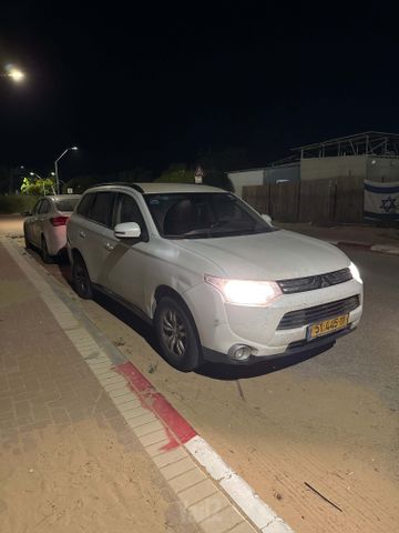 מיצובישי אאוטלנדר