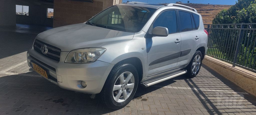 טויוטה RAV4