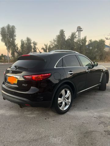 אינפיניטי FX37