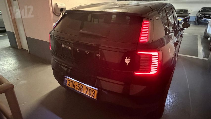 וולוו EX30