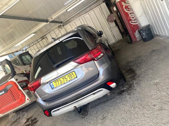 מיצובישי אאוטלנדר