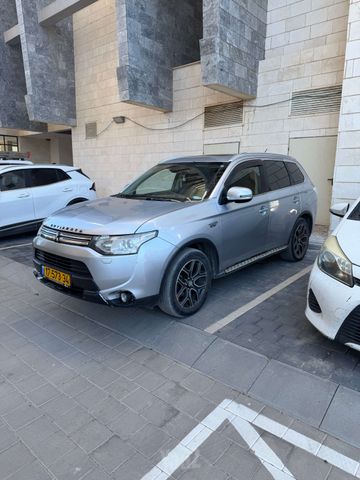 מיצובישי אאוטלנדר