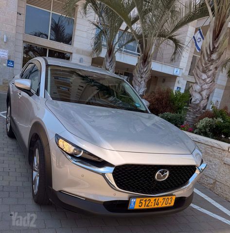 מודעת רכב מאזדה CX-30