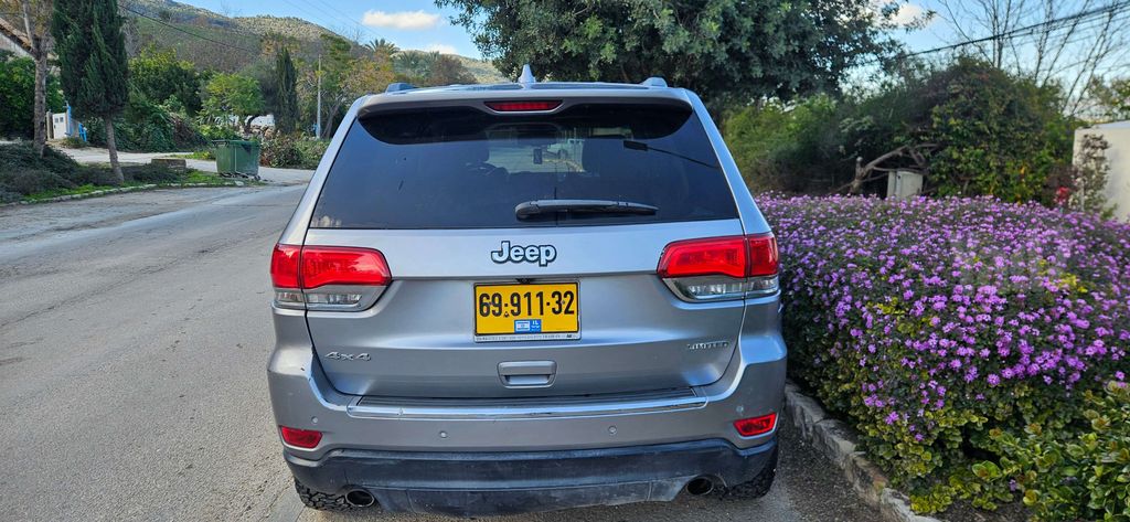 מודעת רכב ג'יפ גרנד צ'ירוקי