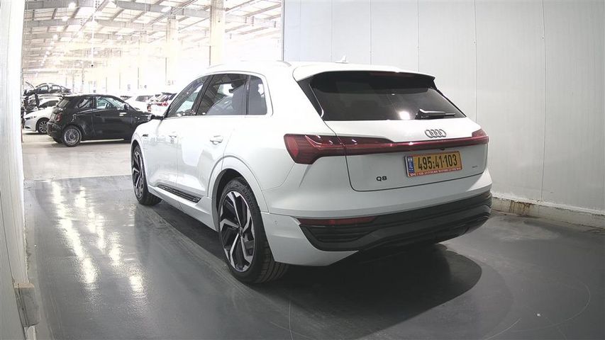 אאודי Q8 e-tron