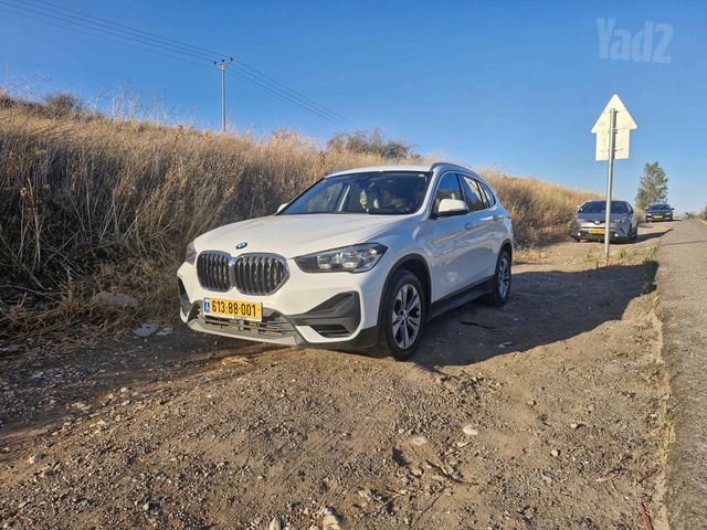 ב מ וו X1