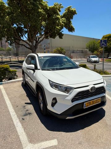 טויוטה RAV4