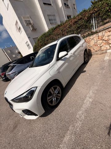 ב מ וו X1