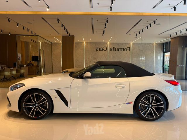 ב מ וו Z4