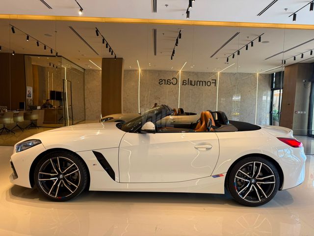 ב מ וו Z4