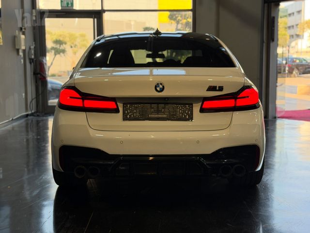 ב מ וו M5