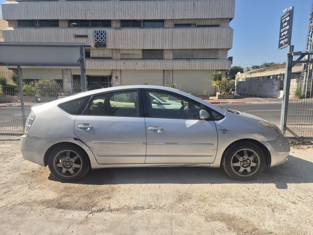 טויוטה פריוס