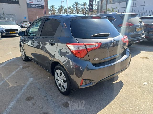טויוטה יאריס