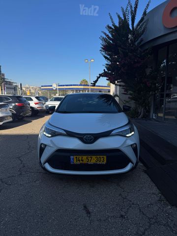 מודעת רכב טויוטה C-HR