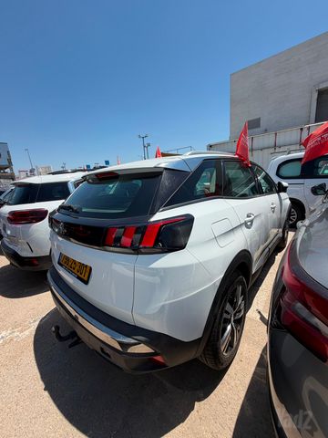 פיג'ו 3008