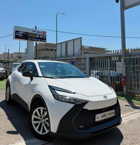 מודעת רכב טויוטה C-HR