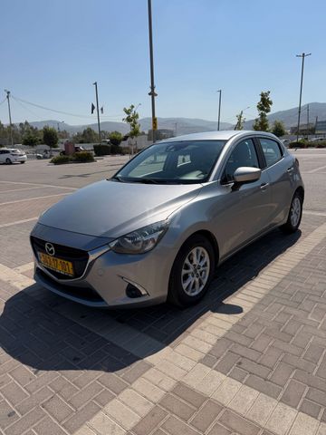 מודעת רכב מאזדה 2