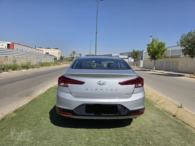 יונדאי אלנטרה