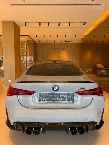 ב מ וו M4