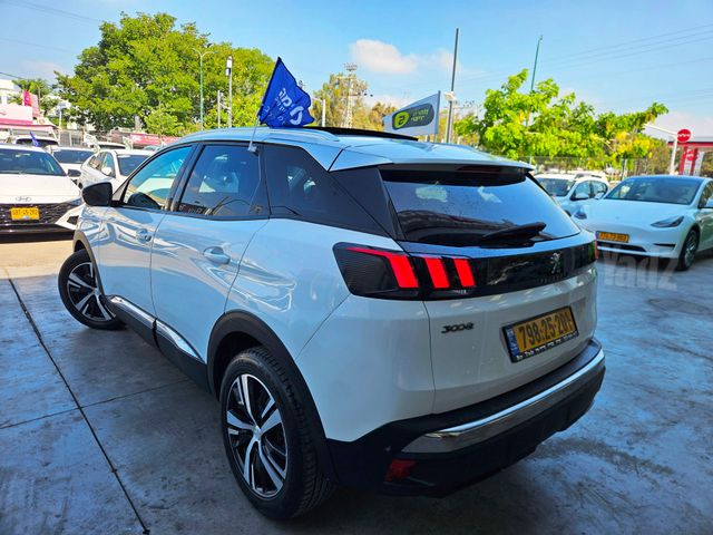 פיג'ו 3008