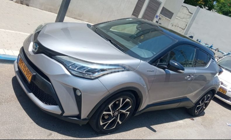 מודעת רכב טויוטה C-HR