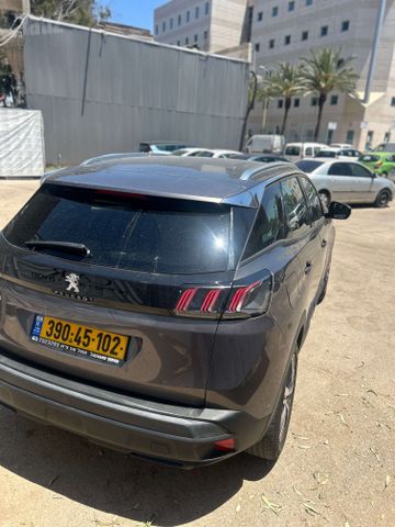 פיג'ו 3008