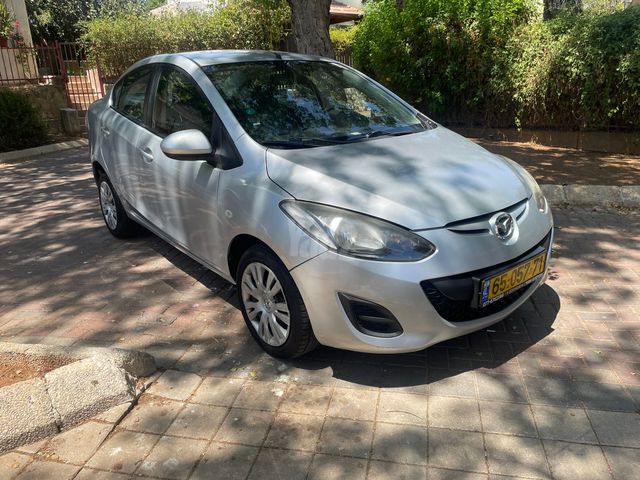 מודעת רכב מאזדה 2
