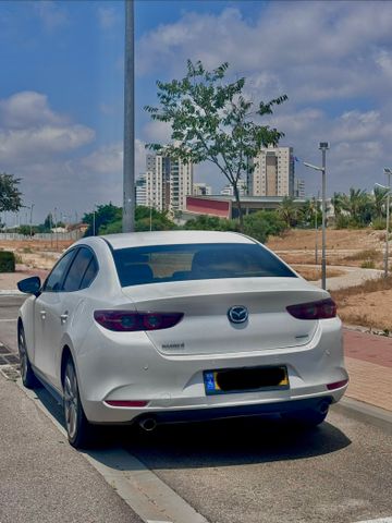 מודעת רכב מאזדה 3